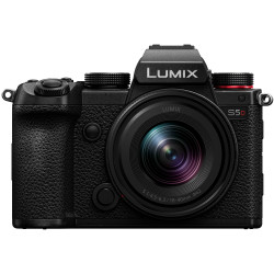 Panasonic Lumix S5D + 18-40mm 