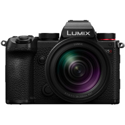 Panasonic Lumix S5D + L 28-200/4-7,1 S Macro 