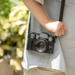 Smallrig 4709 Demi étui cuir noir avec strap pour X-T50
